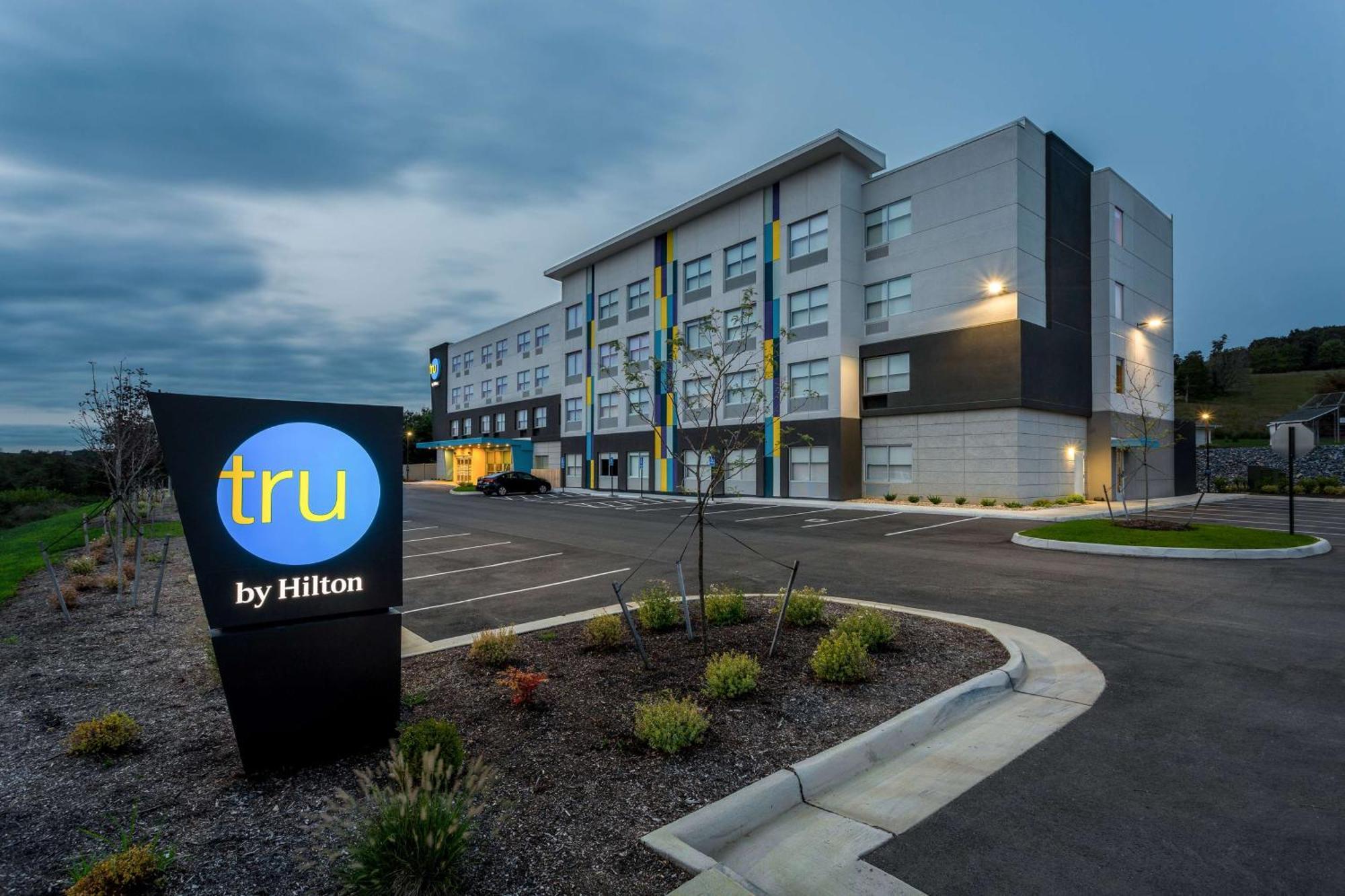Tru By Hilton Radford Hotel Кристиансбърг Екстериор снимка